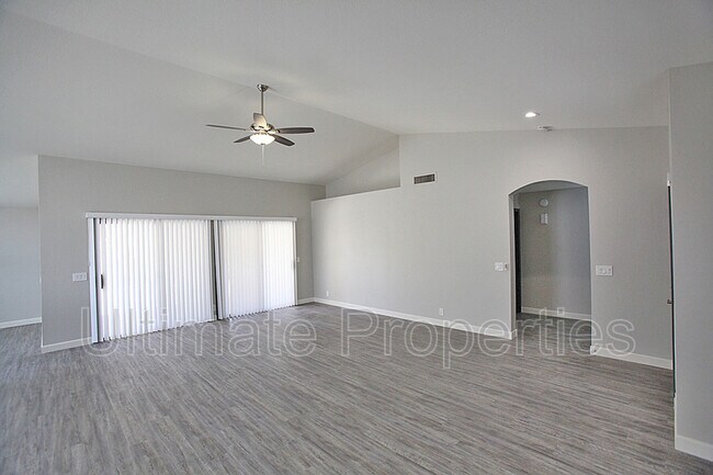 Foto del edificio - 9129 W Kerry Ln