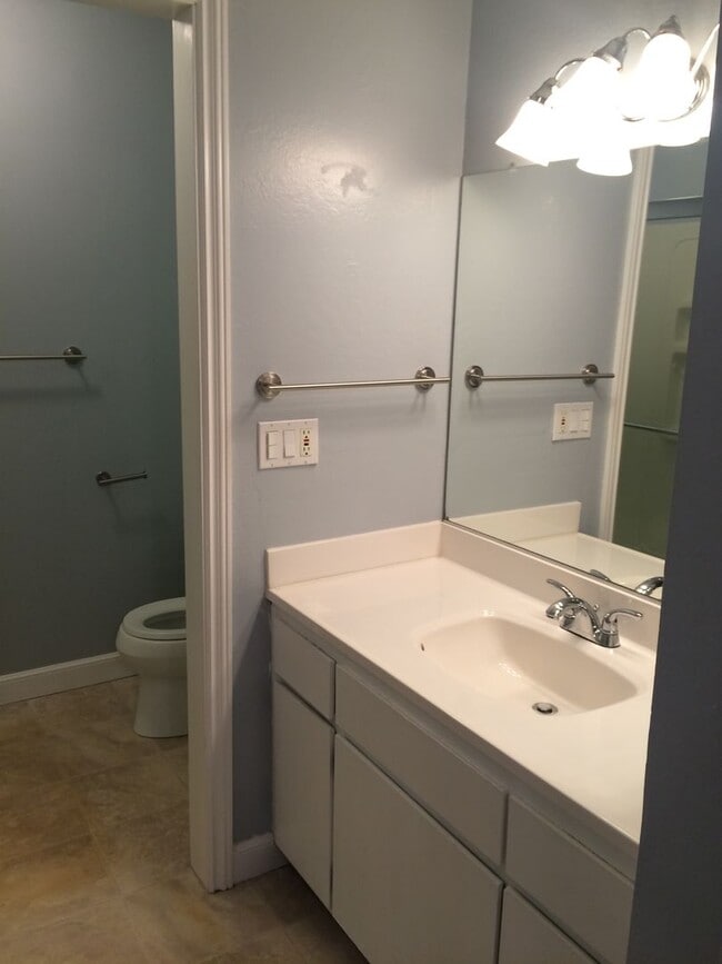 Building Photo - 2 Bedroom 2 Bath Downtown Walnut Creek