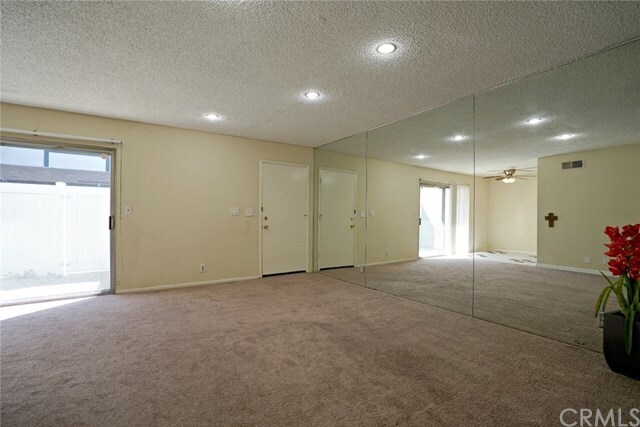 Foto del edificio - 1476 Forest Glen Dr