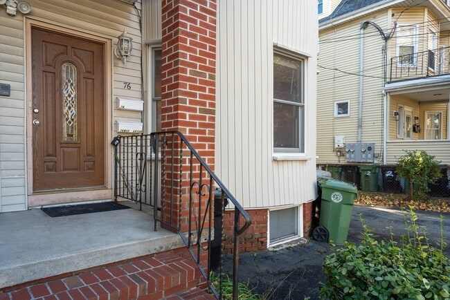 Foto del edificio - 76 Dexter Ave