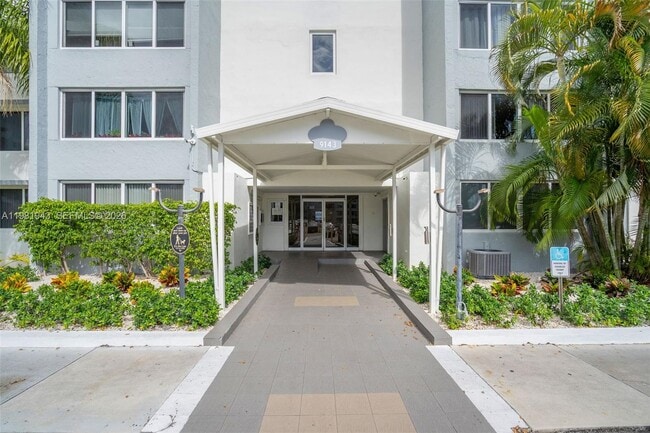 Building Photo - 9001 SW 77th Ave