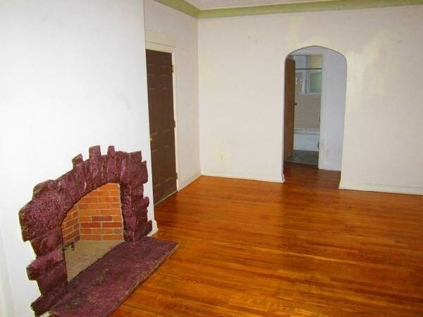 Primary Photo - 8007 Edgewater Rd