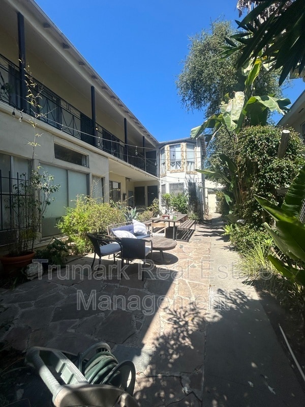Building Photo - 3731 Los Feliz Blvd