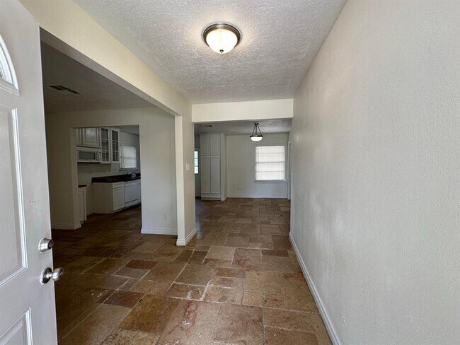 Foto del edificio - 7539 McHenry St