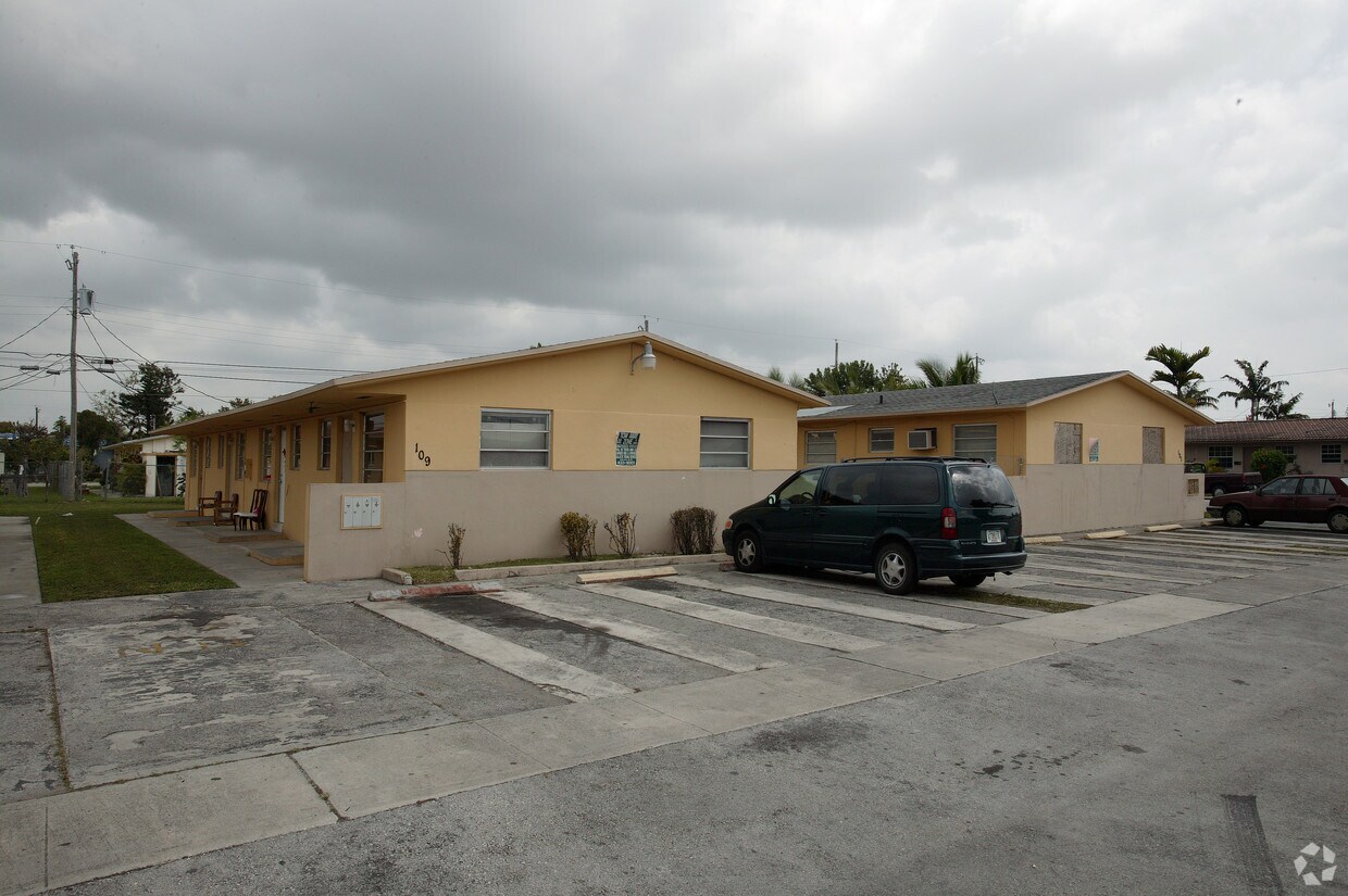 101 W 12th St, Hialeah, FL 33010 Rentals in Hialeah at 101 W 12th St Hialeah, FL