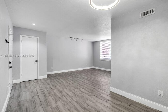 Building Photo - 1885 W 56th St