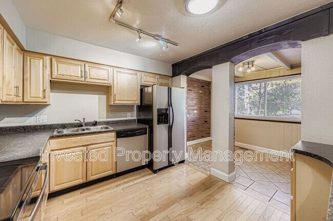 Foto del edificio - 11626 Grant St