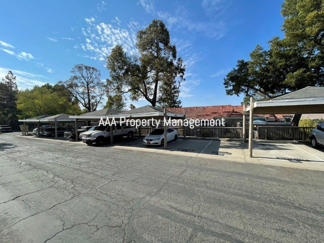 Primary Photo - Concord Beautiful 4 bedroom 2.5 bathroom t...