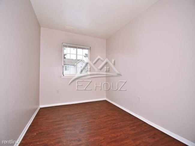 Building Photo - 1 br, 1 bath Apartment - 3910 Groveland Ave,C
