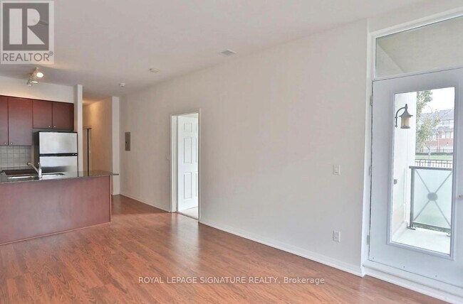 Photo du bâtiment - 220 Forum Dr