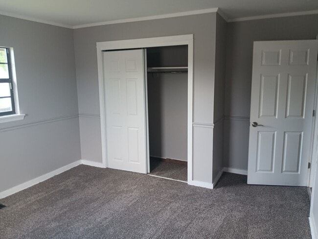 Building Photo - 3 bedroom 2 bath Single Family Home Newpor...