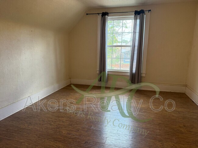 Foto del edificio - 518 W 9th St
