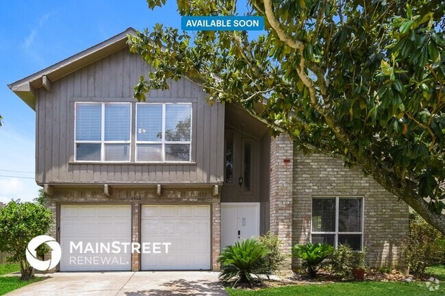 Building Photo - 2422 Hilton Head Dr