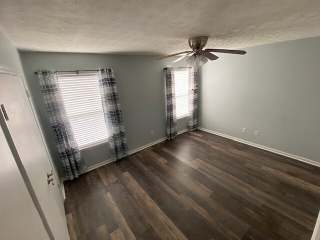 Building Photo - 102 Waterview Dr