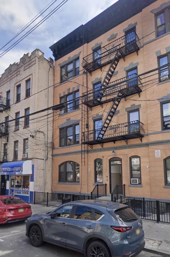 Primary Photo - 5704 Hudson Ave