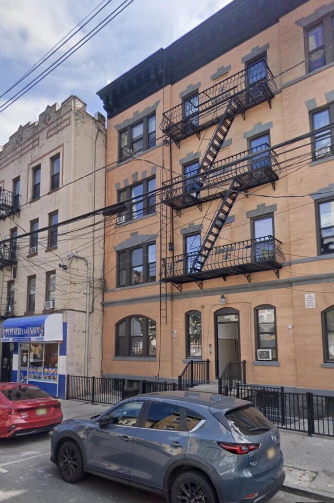 Building Photo - 5704 Hudson Ave