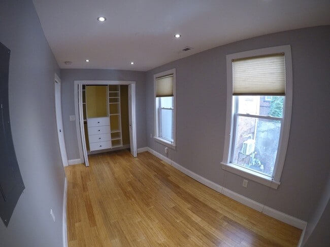 Building Photo - 319 S Juniper St