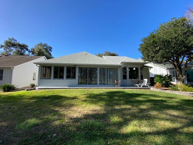 Building Photo - Spectacular ANNUAL LEASE, Fully Furnished/...