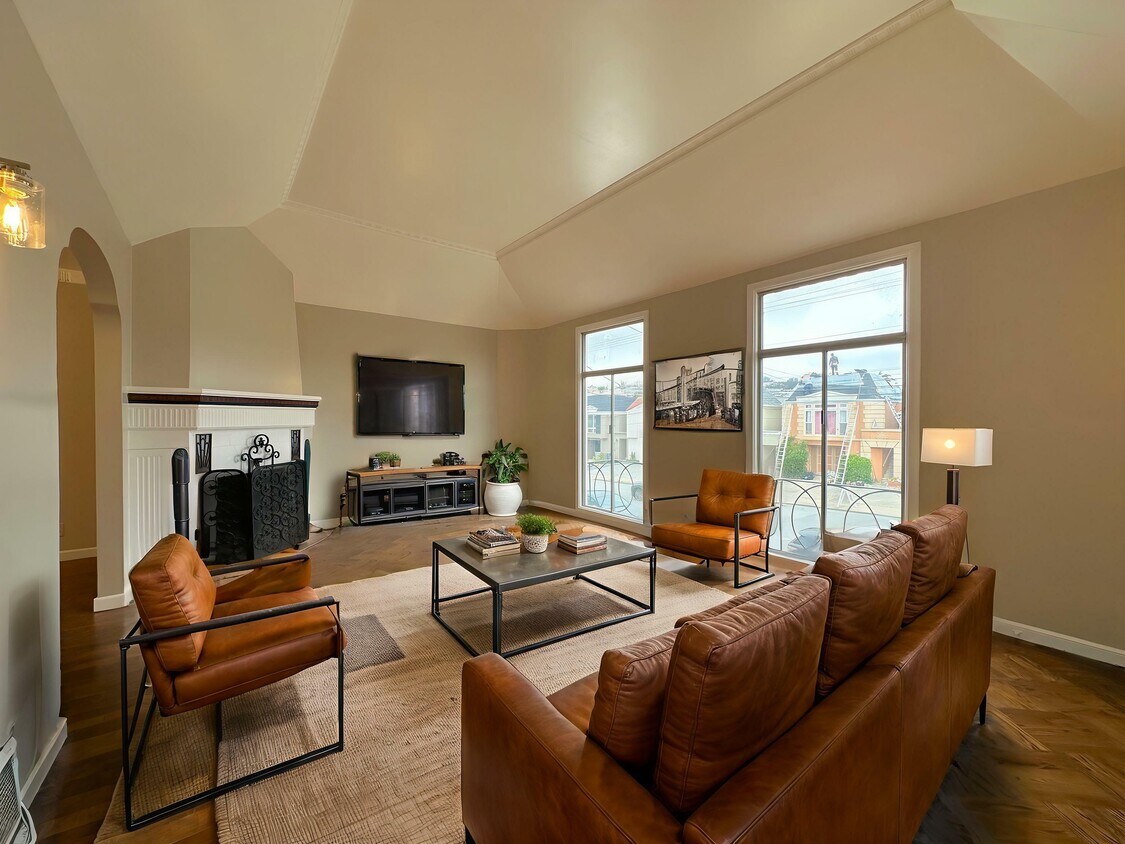 Foto principal - 2641 35th Ave