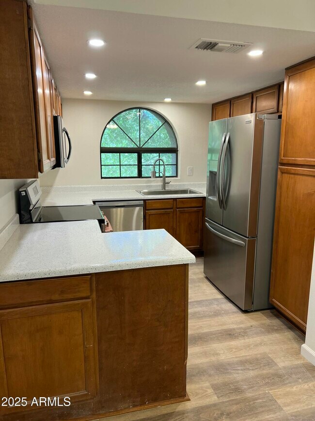 Foto del edificio - 925 N College Ave