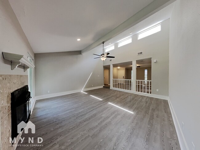 Building Photo - 10631 Plum Lake Dr