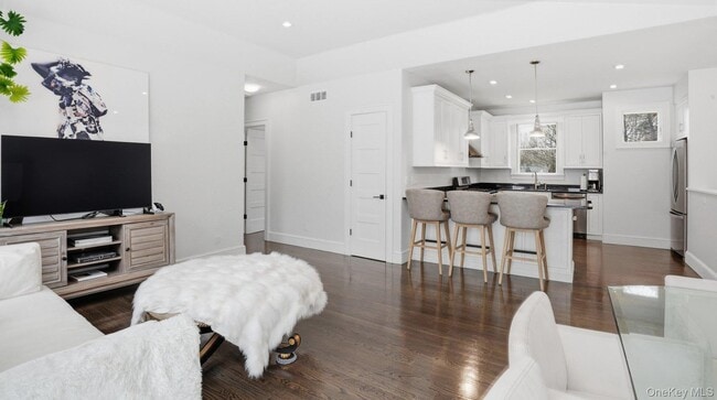 Foto del edificio - 420 Maple Ave S