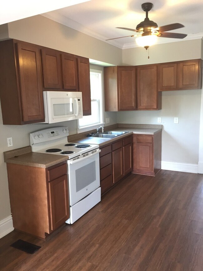 Building Photo - 2 Bedroom House in Boonville