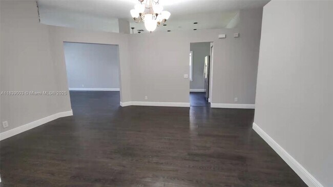 Building Photo - 675 Maplewood Ct