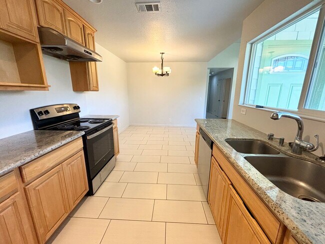 Building Photo - Charming 3-bedroom, 2-bathroom home conven...
