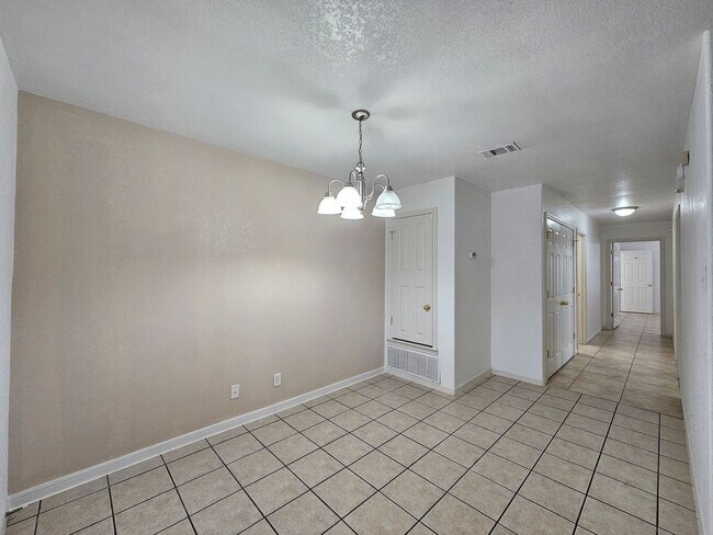 Foto del edificio - RENT SPECIAL & RENT REDUCTION - AVAILABLE NOW!