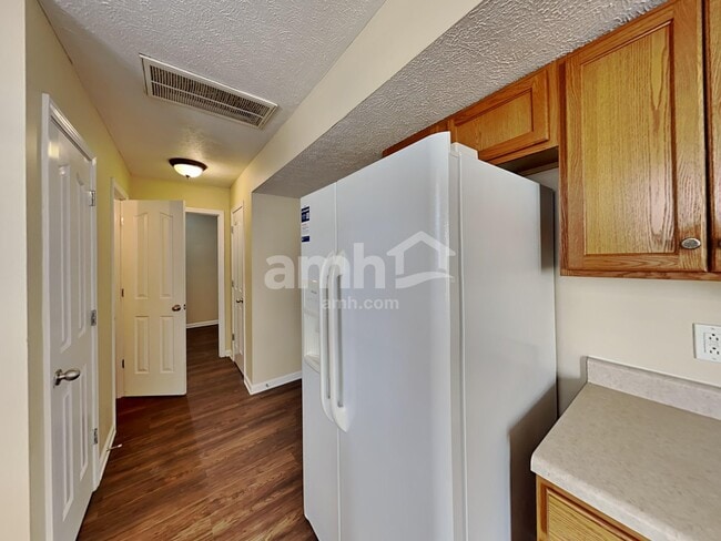 Foto del edificio - 2920 Bray Ct