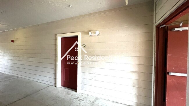 Building Photo - Bridgefield Condos - Wonderful Newer Antel...