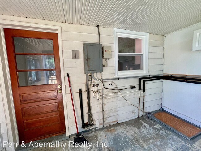 Foto del edificio - 3 br, 1.5 bath House - 21612 Magnolia Avenue