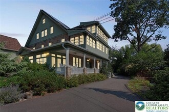 Building Photo - 313 Edgewood Dr