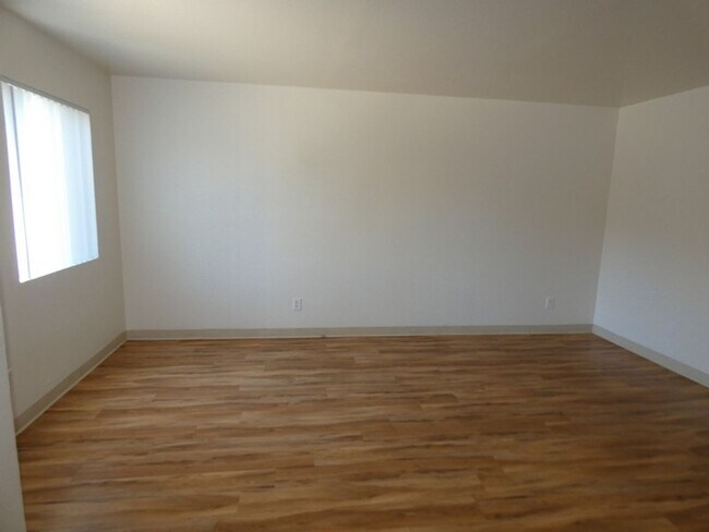 Foto del edificio - Oakwood Village Apartments