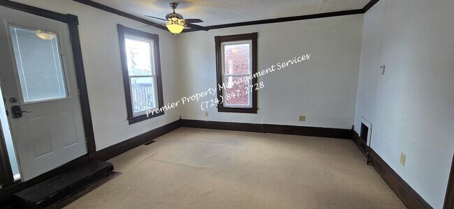 Foto del edificio - 102 S Main St