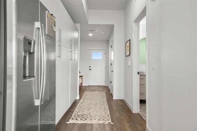 Foto del edificio - 4004 Banister Ln