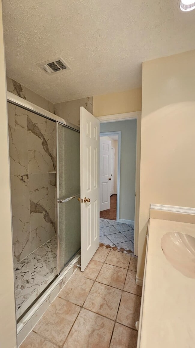 Building Photo - 14819 Knightsway Dr