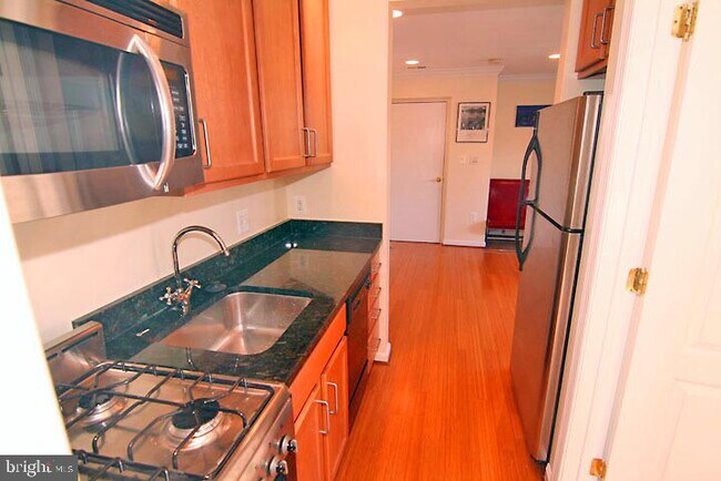 Foto del edificio - 94 Webster St NE