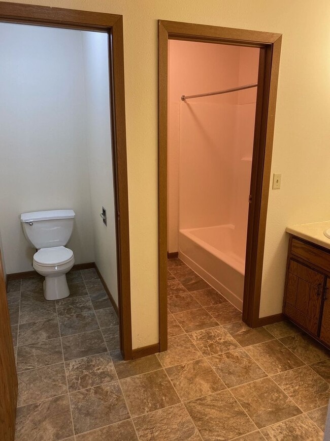 Building Photo - M&amp;M Apartments