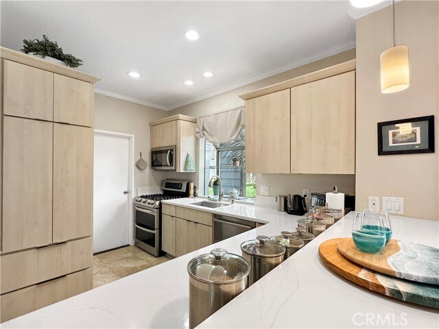 Building Photo - 24481 Lantern Hill Dr