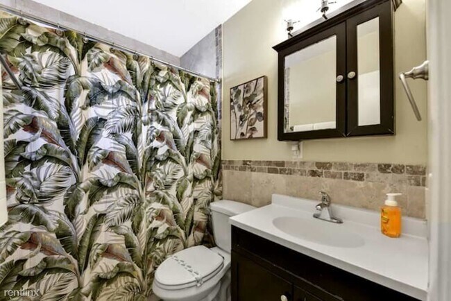 Foto del edificio - 2 br, 1 bath House - 2457 NW 9th Ter