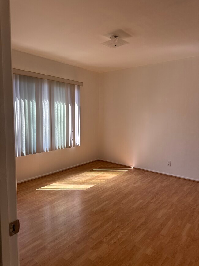 Foto del edificio - 16638 Haynes St