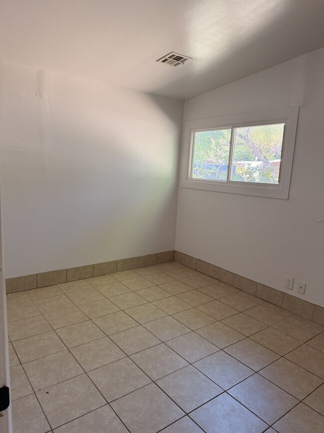 Foto del edificio - 7856 E Marshall Pl
