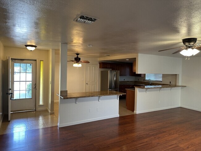 Foto del edificio - Beautiful Manteca 3 Bedroom Single Story H...