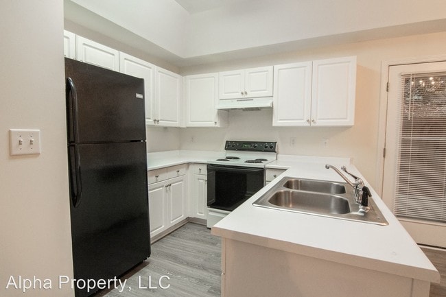 Building Photo - 41 Huntress Dr