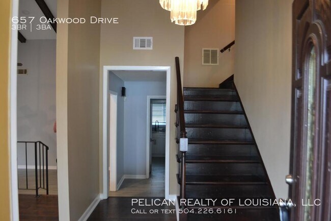 Building Photo - 657 Oakwood Dr
