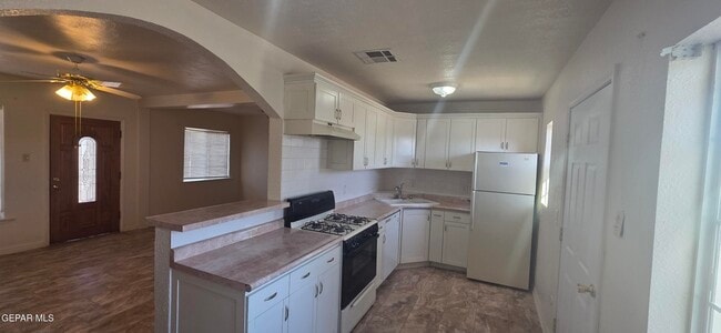 Building Photo - 4906 Sierra Madre Dr