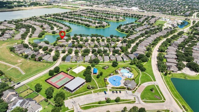 Foto del edificio - 26151 Travis Brook Dr