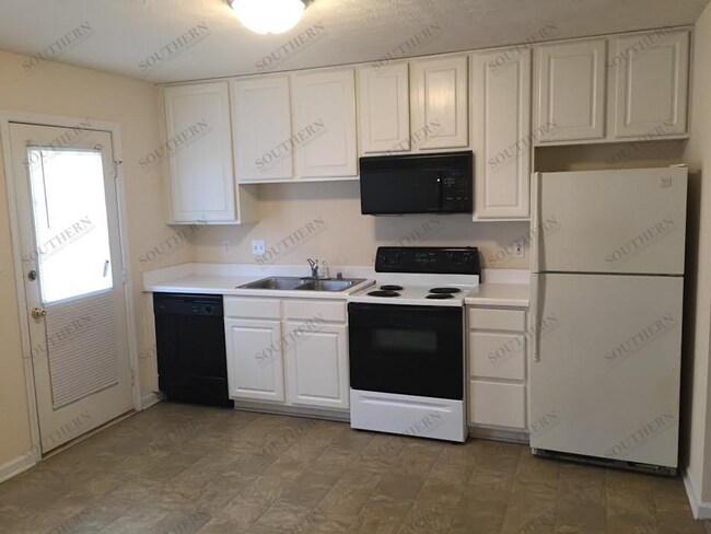 Building Photo - 3930 Banyan Ct